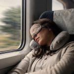 Cómo Dormir Bien Cuando Viajas en Coche, Tren o Avión
